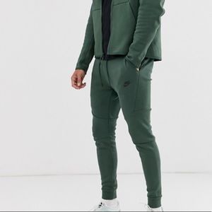 NIKE Tech Fleece Joggers